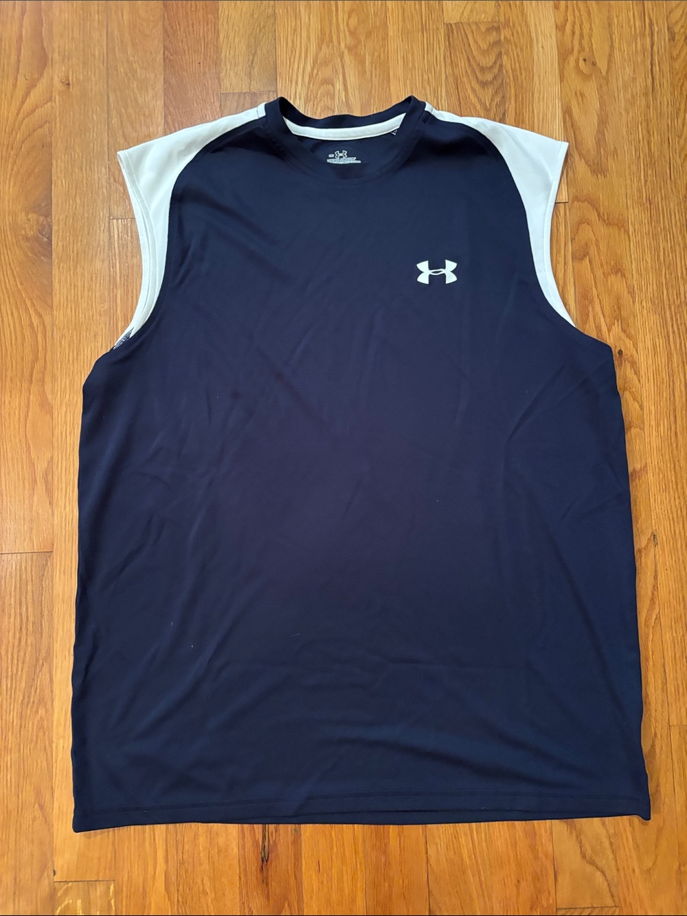 Under Armour Men’s Navy Sleeveless Workout Shirt Medium